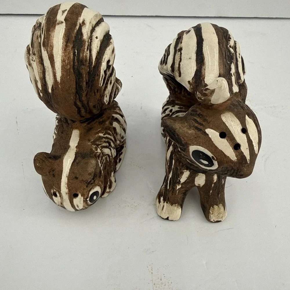 Vintage 1950's Brown Squirrel Animal US Ceramic Pottery Salt & Pepper Shaker Set